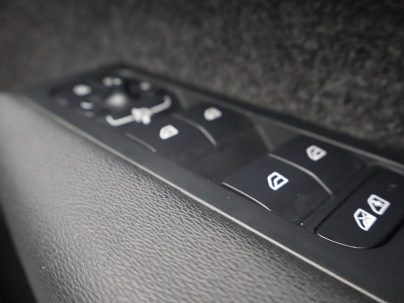 Used Volvo XC40 2025 for sale - 76981867: Photo 30