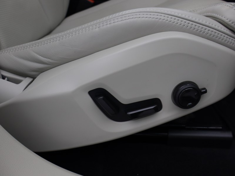 Used Volvo XC60 2023 for sale - 77950808: Photo 35