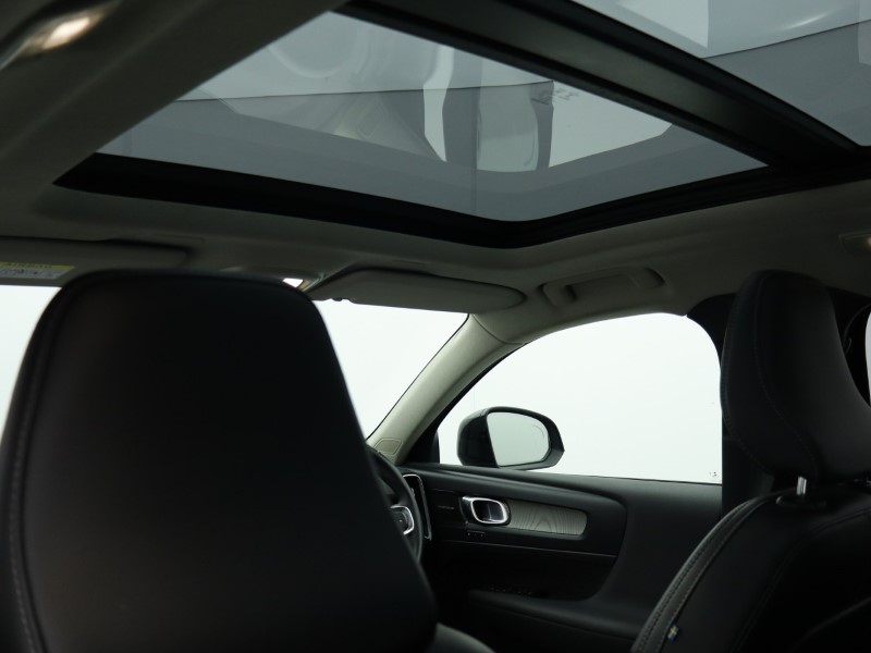 Used Volvo XC40 2022 for sale - 76982209: Photo 31