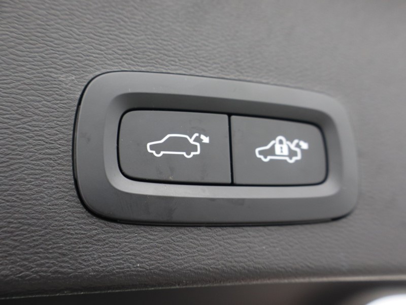 Used Volvo XC40 2023 for sale - 77988562: Photo 27