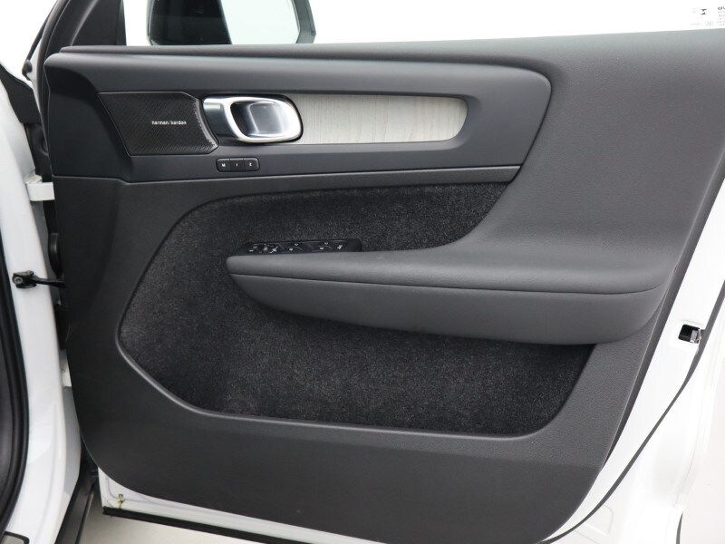 Used Volvo XC40 2023 for sale - 77001350: Photo 30