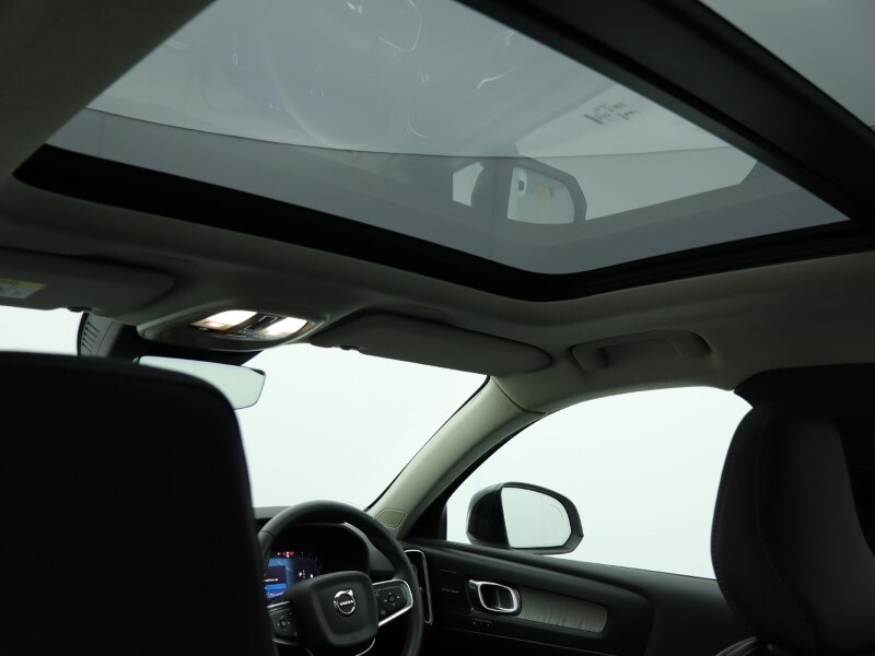 Used Volvo XC40 2023 for sale - 77001350: Photo 40