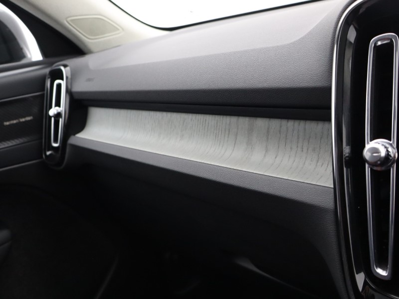 Used Volvo XC40 2023 for sale - 77001350: Photo 64