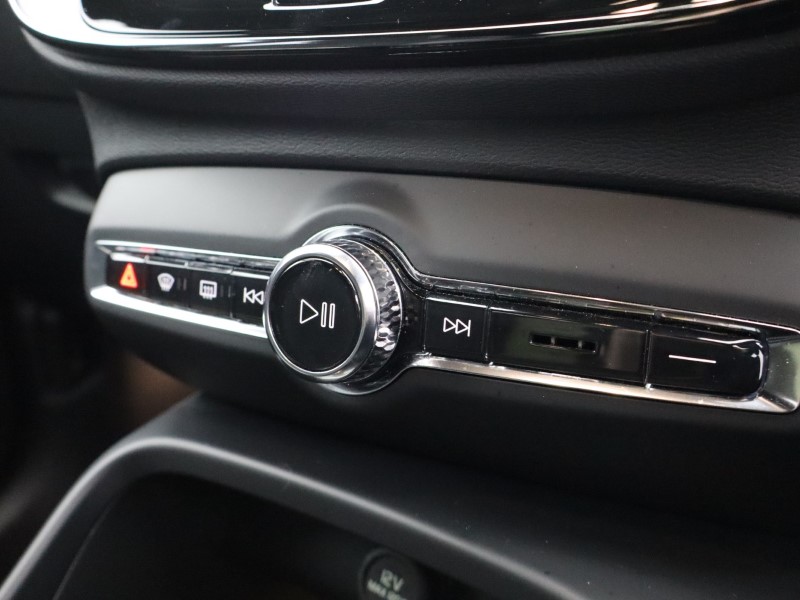 Used Volvo XC40 2024 for sale - 76982180: Photo 54