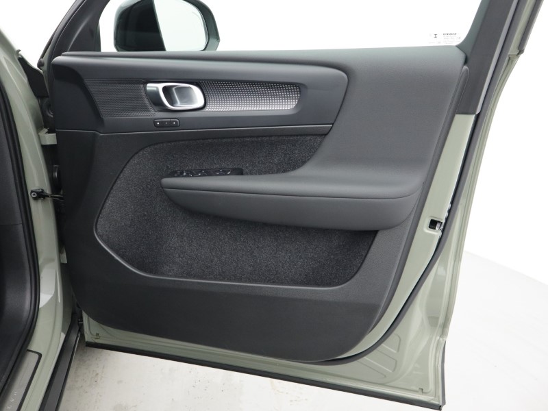 Used Volvo XC40 2025 for sale - 76982098: Photo 29