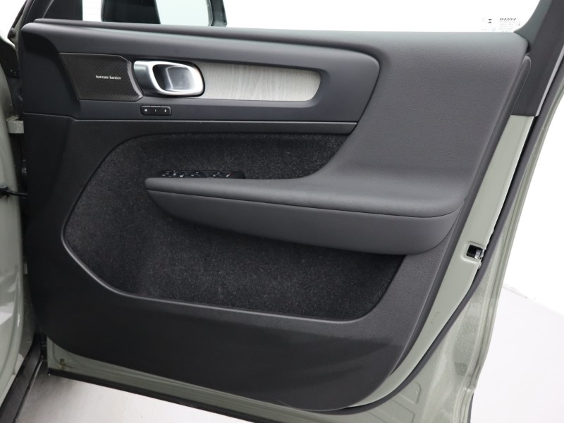 Used Volvo XC40 2025 for sale - 76980913: Photo 16