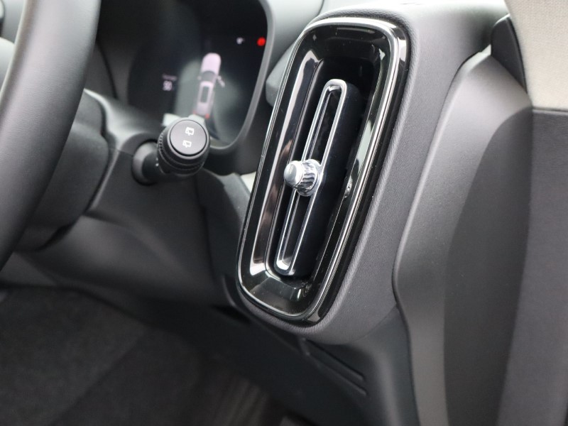 Used Volvo XC40 2025 for sale - 76980913: Photo 21