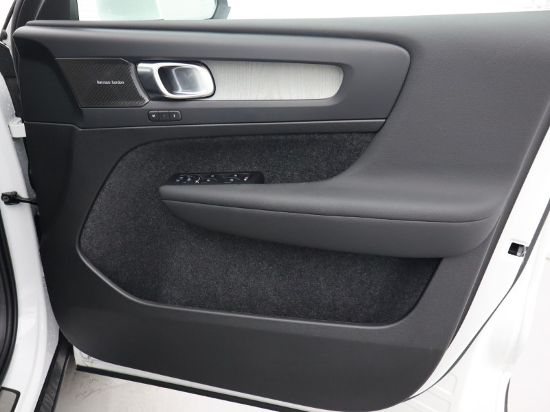 Used Volvo XC40 2025 for sale - 76981740: Photo 16