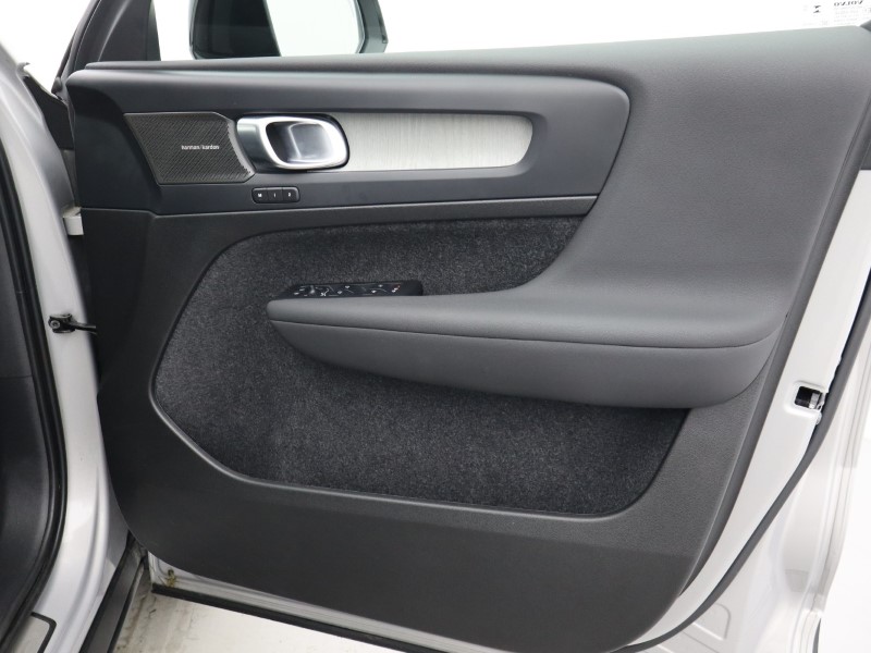 Used Volvo XC40 2025 for sale - 76982224: Photo 39