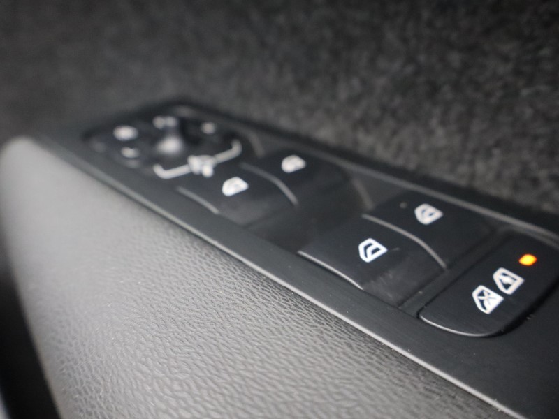 Used Volvo XC40 2025 for sale - 76982224: Photo 41