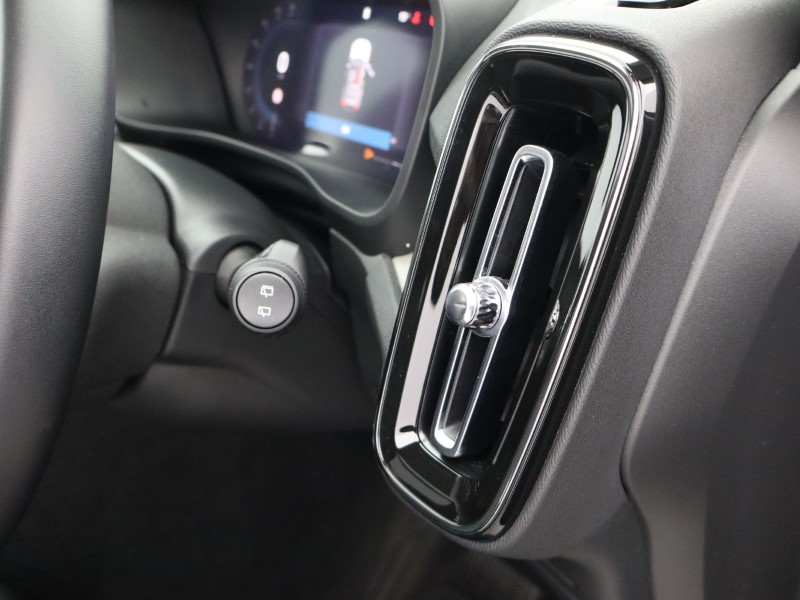 Used Volvo XC40 2025 for sale - 76982224: Photo 44