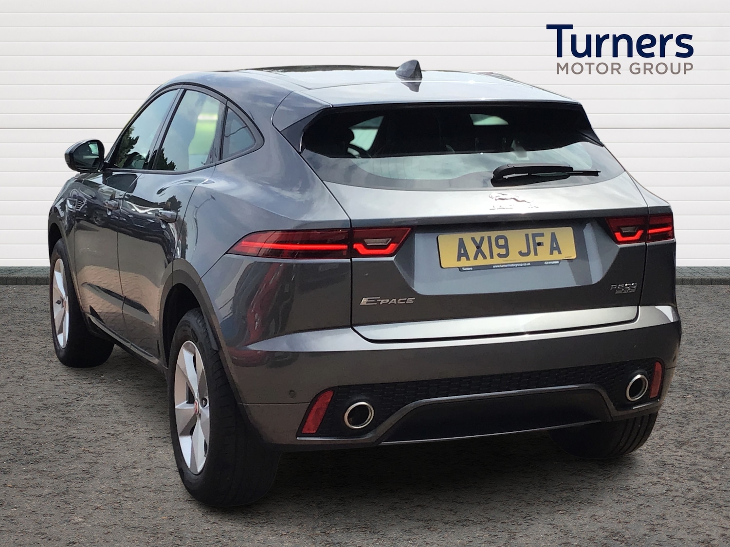 Used Jaguar E-Pace 2019 for sale - 76868432: Photo 2