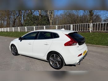 Used Volvo V40 2014 for sale - 78404462: Photo