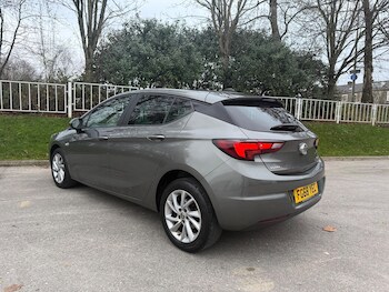 Used Vauxhall Astra 2018 for sale - 78492800: Photo