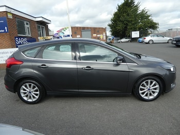 Used Ford Focus 2015 for sale - 75981846: Photo 4