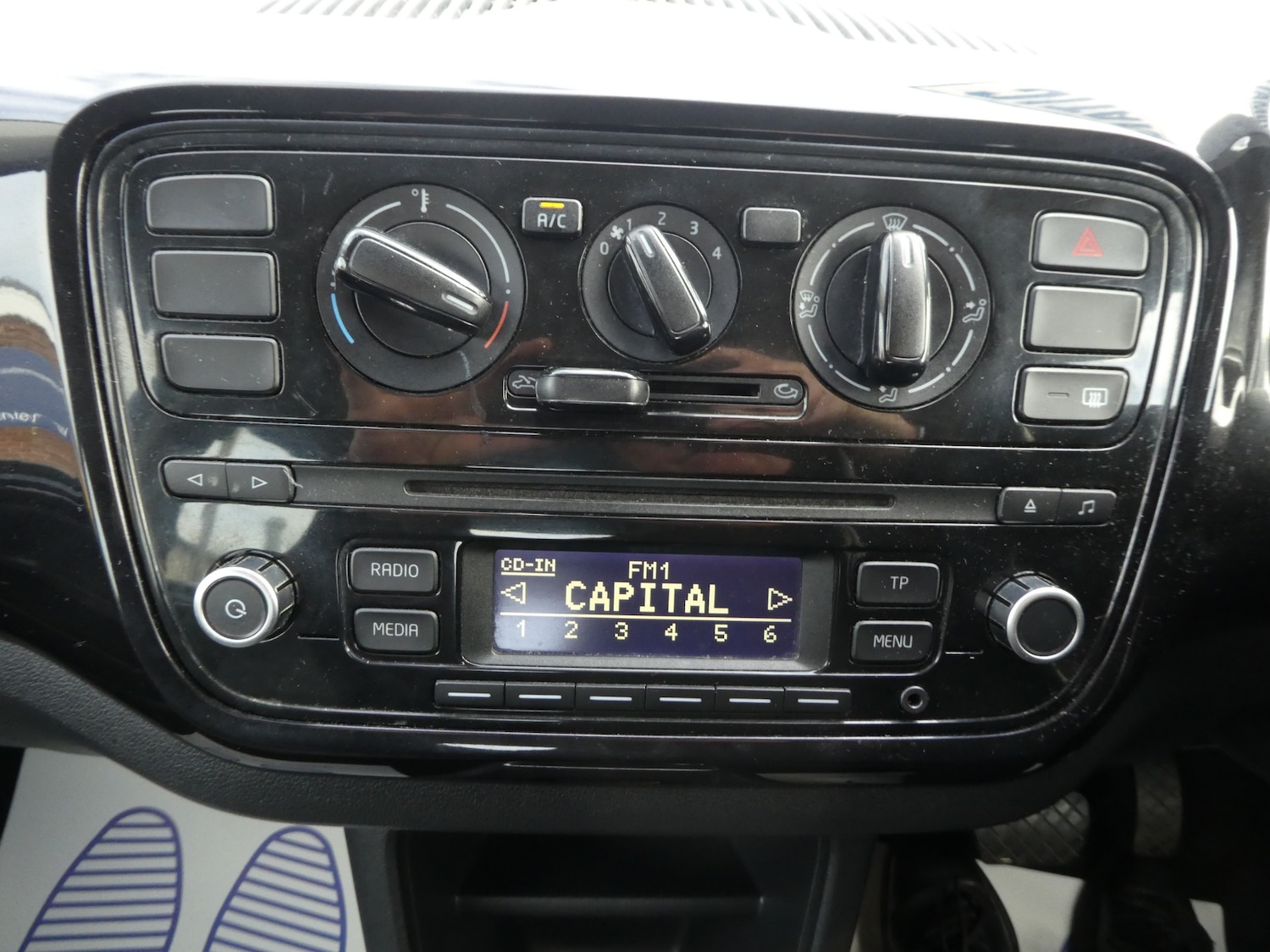 Used Volkswagen up! 2014 for sale - 77864593: Photo 18