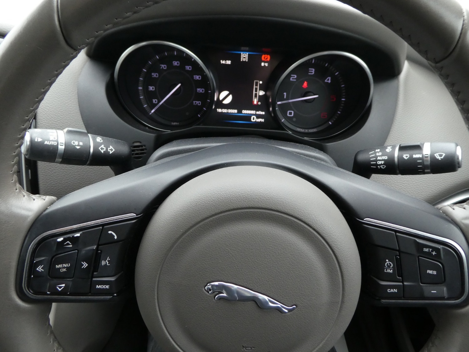 Used Jaguar XE 2015 for sale - 77590021: Photo 16