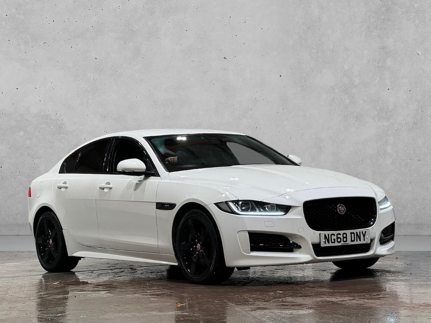Used Jaguar XE 2019 for sale - 76965062: Photo 3