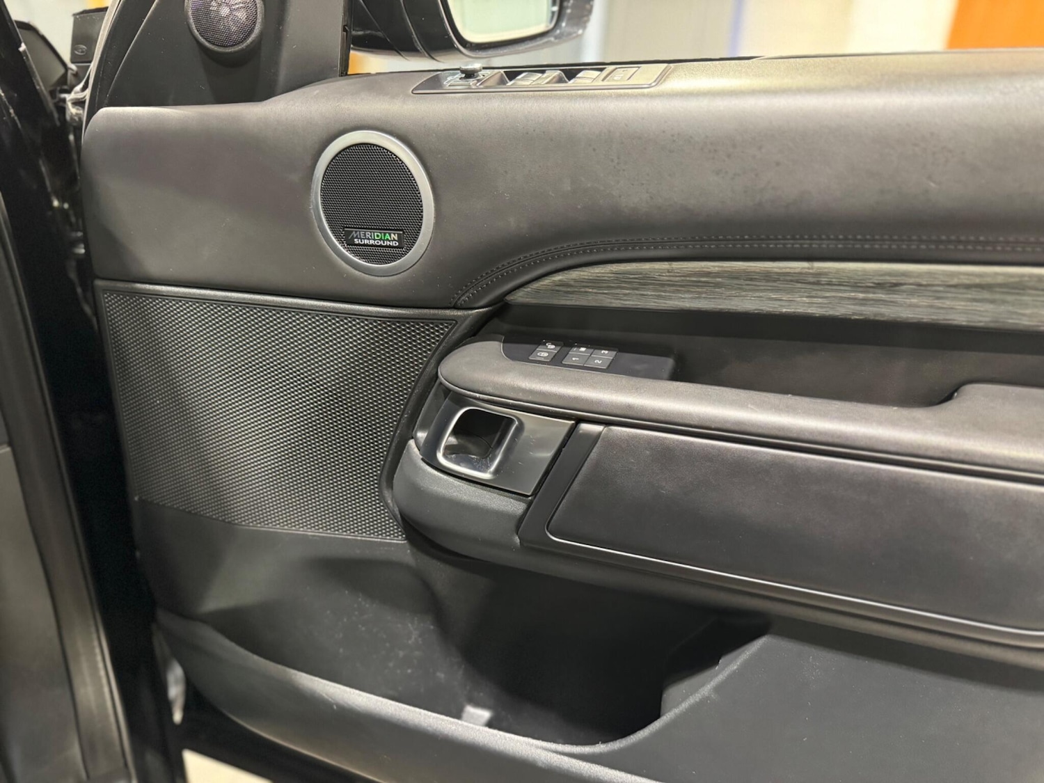 Used Land Rover Discovery 2019 for sale - 75964737: Photo 16