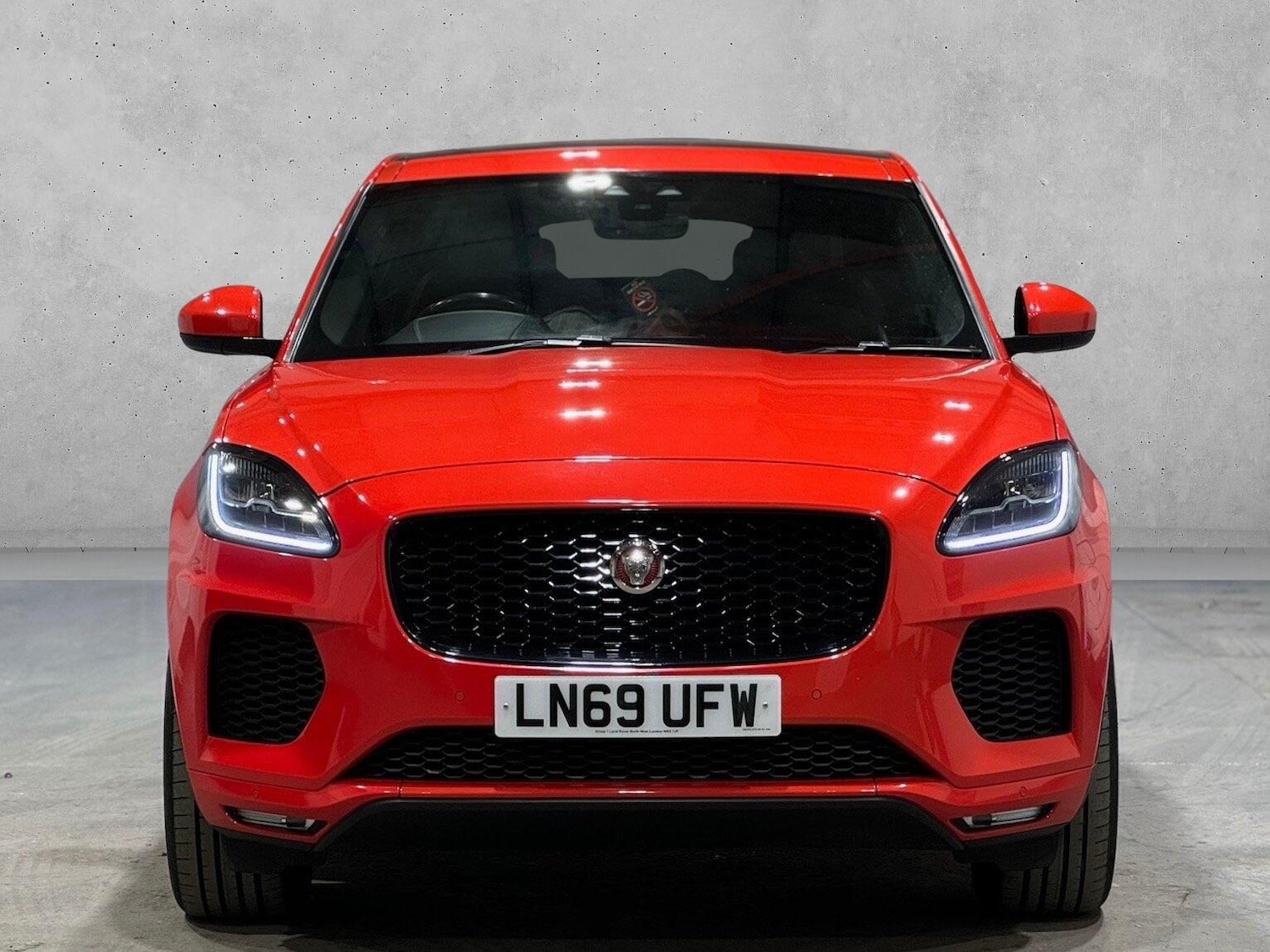 Used Jaguar E-Pace 2019 for sale - 76990165: Photo 2