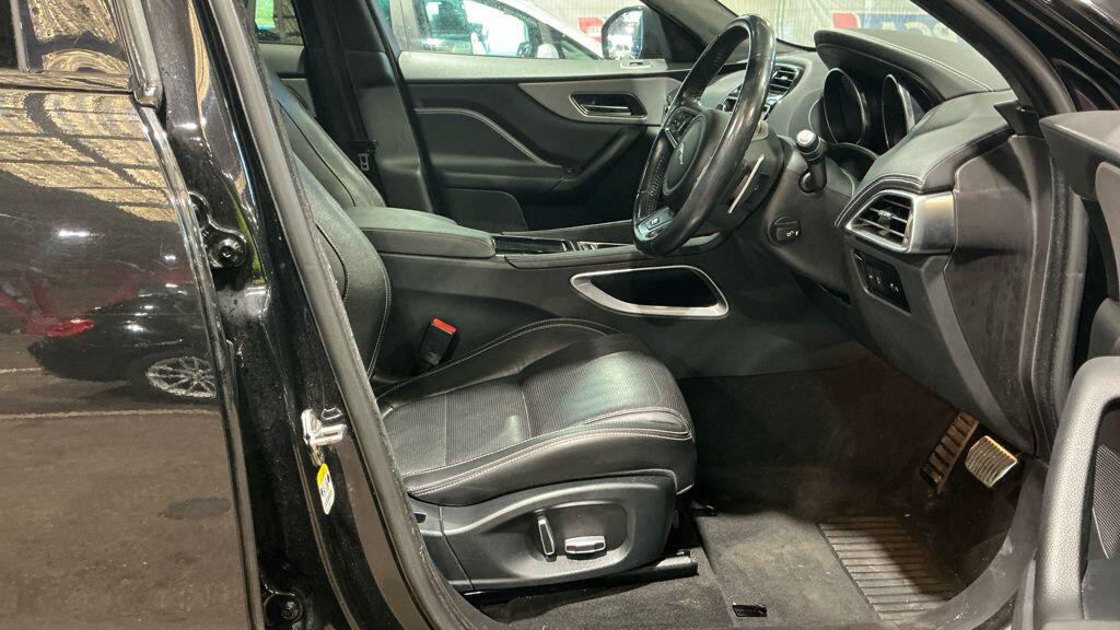 Used Jaguar F-Pace 2018 for sale - 77130620: Photo 5