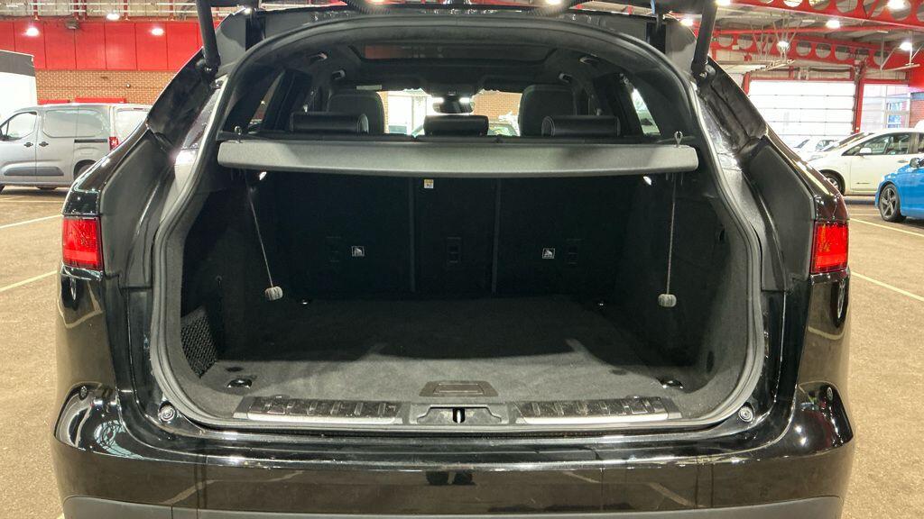 Used Jaguar F-Pace 2018 for sale - 77130620: Photo 9