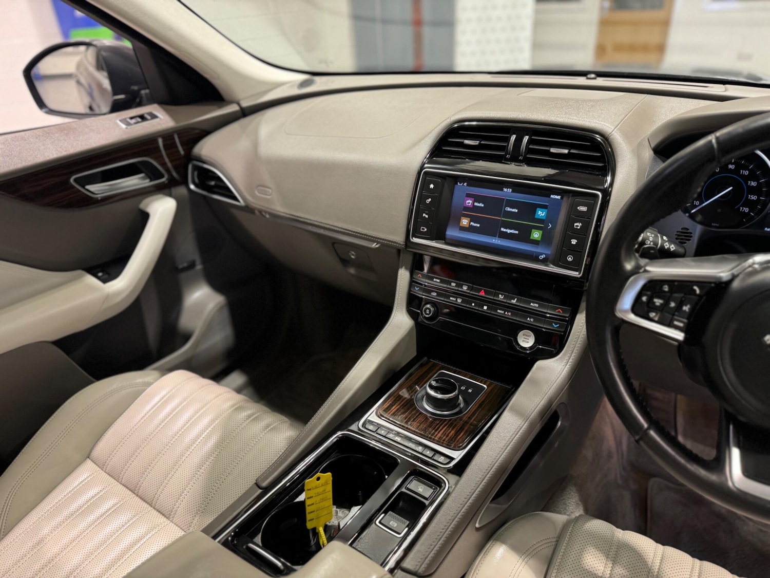 Used Jaguar F-Pace 2017 for sale - 77315204: Photo 11