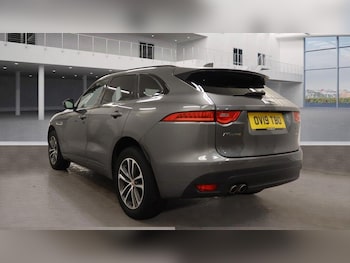 Used Jaguar F-Pace 2019 for sale - 76688984: Photo