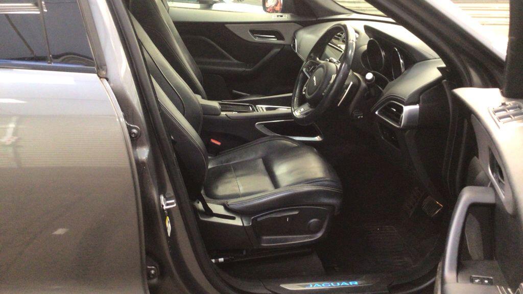 Used Jaguar F-Pace 2019 for sale - 76688984: Photo 6