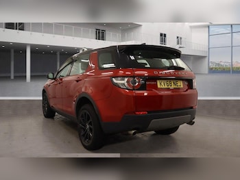 Used Land Rover Discovery Sport 2018 for sale - 76689562: Photo