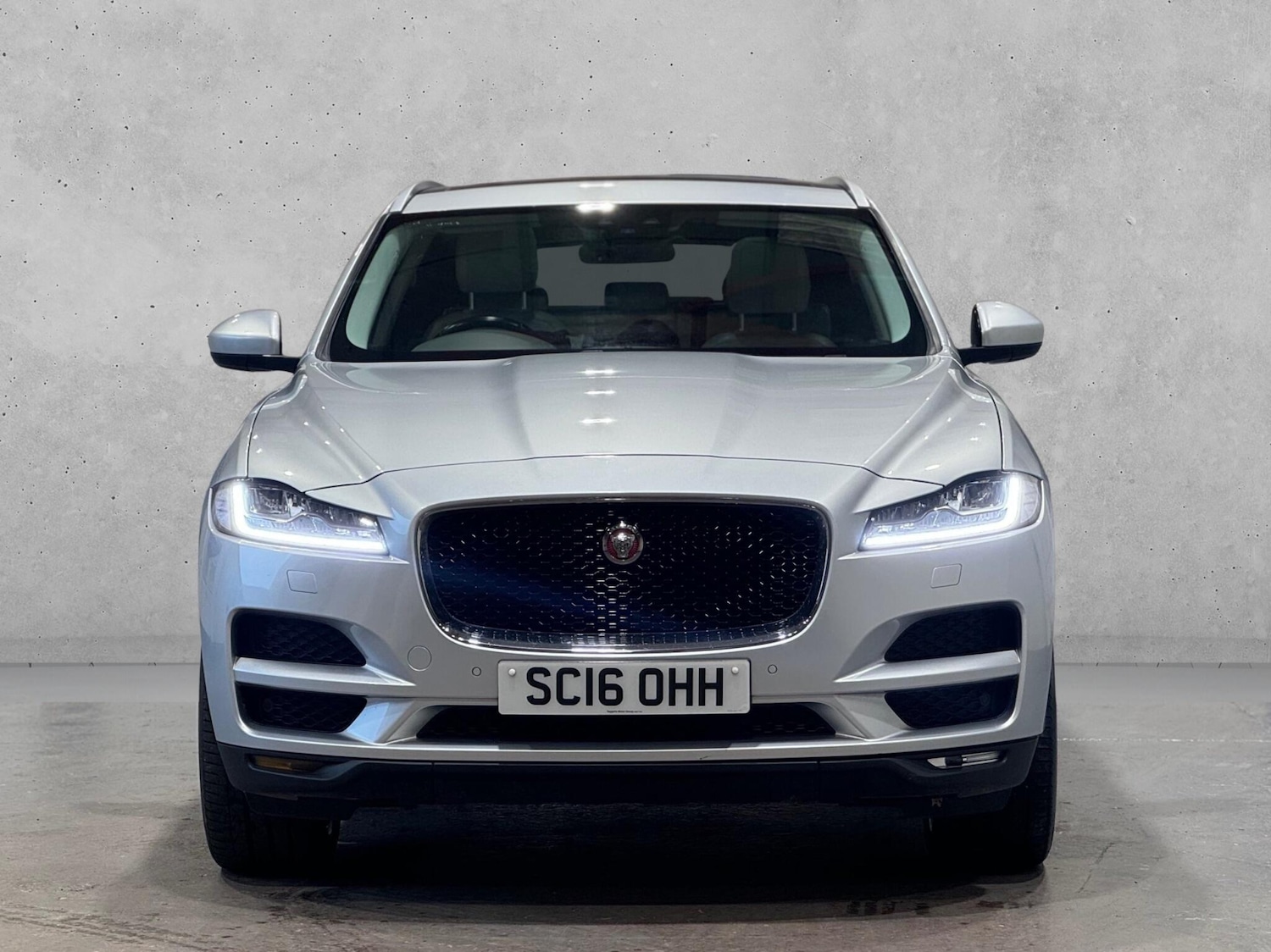 Used Jaguar F-Pace 2016 for sale - 77021364: Photo 2