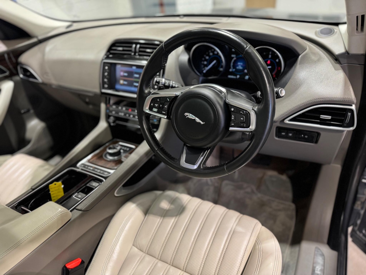 Used Jaguar F-Pace 2017 for sale - 76201445: Photo 8