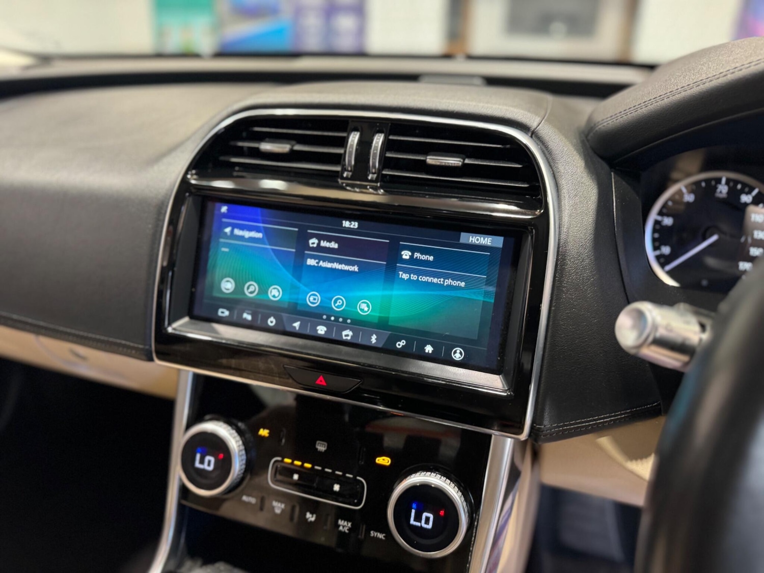 Used Jaguar XE 2020 for sale - 76752961: Photo 10