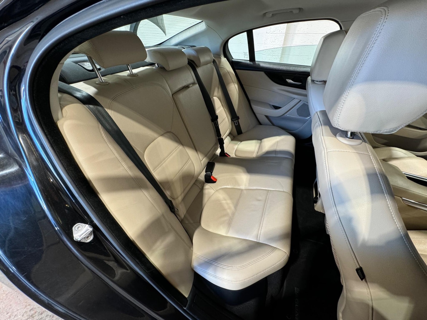 Used Jaguar XE 2020 for sale - 76752961: Photo 15