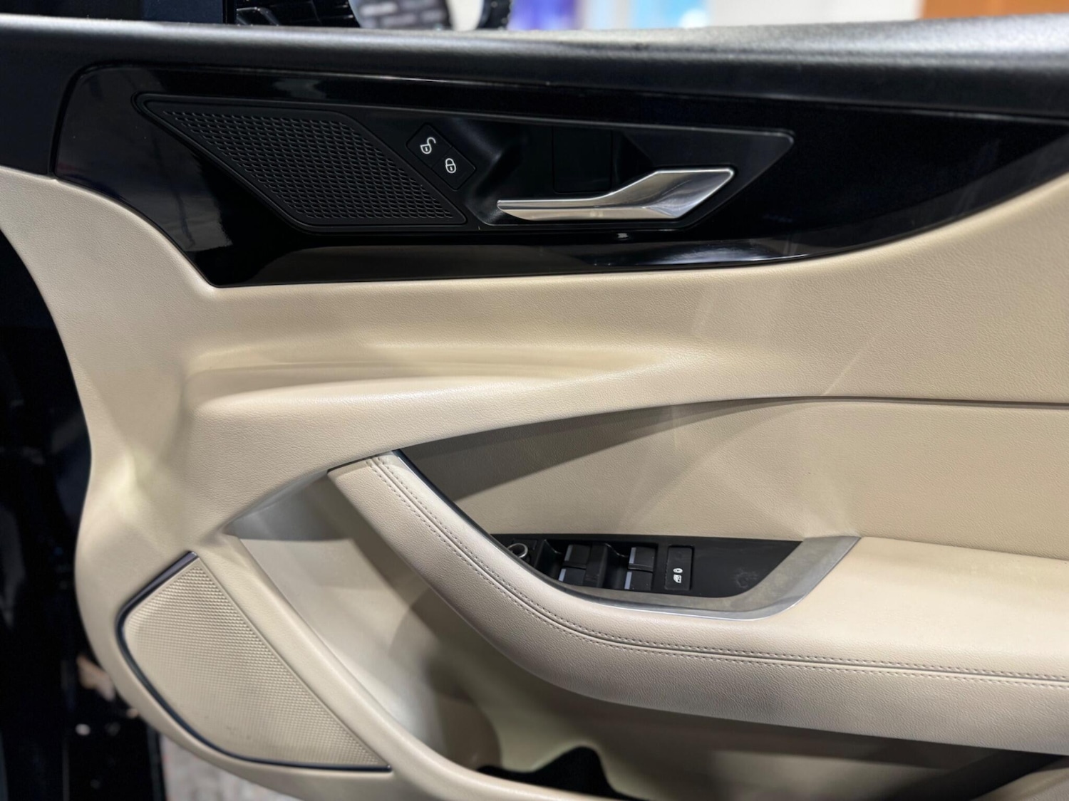 Used Jaguar XE 2020 for sale - 76752961: Photo 19