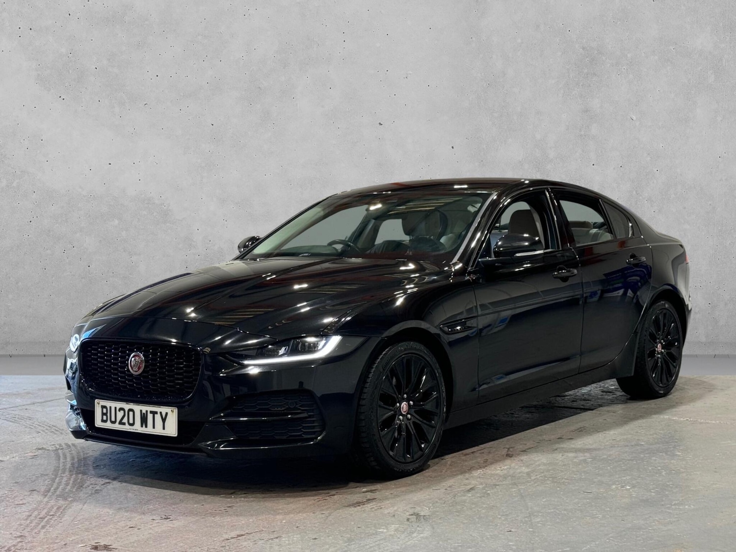 Used Jaguar XE 2020 for sale - 76752961: Photo 4