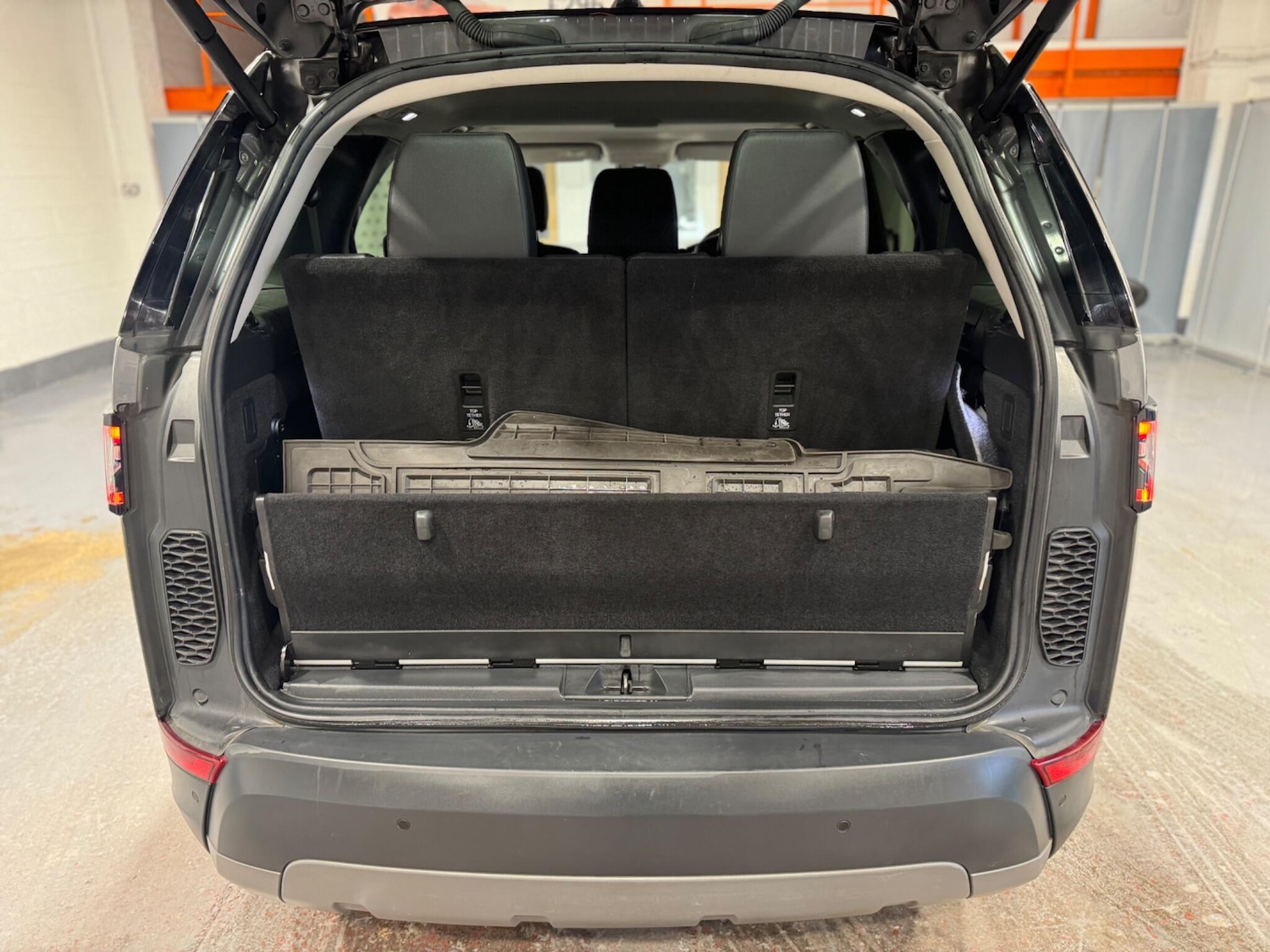 Used Land Rover Discovery 2017 for sale - 75954092: Photo 21