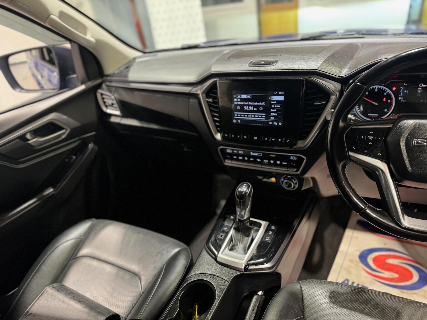 Used Isuzu D-Max 2023 for sale - 76996909: Photo 11