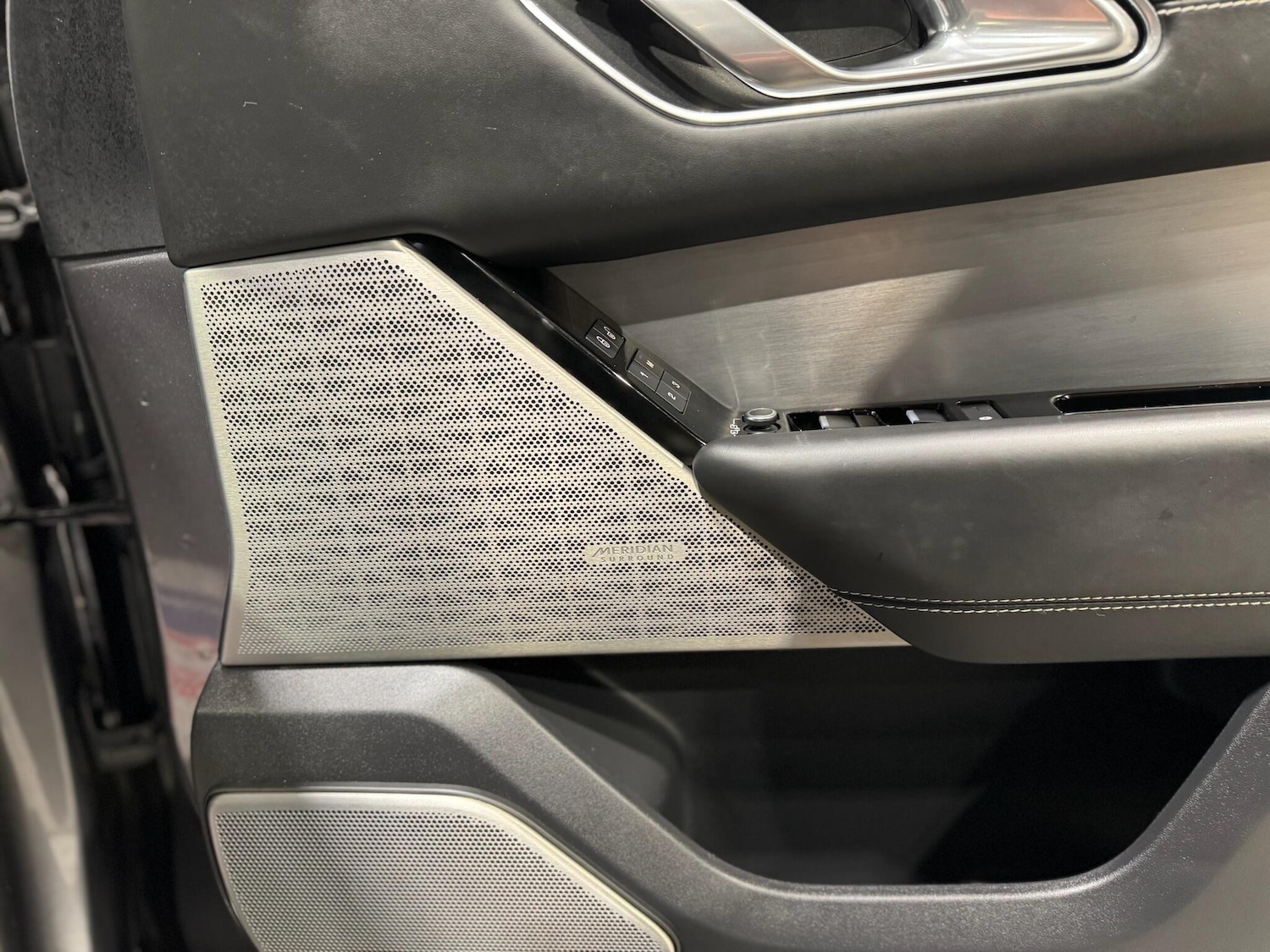 Used Land Rover Range Rover Velar 2018 for sale - 76800845: Photo 21