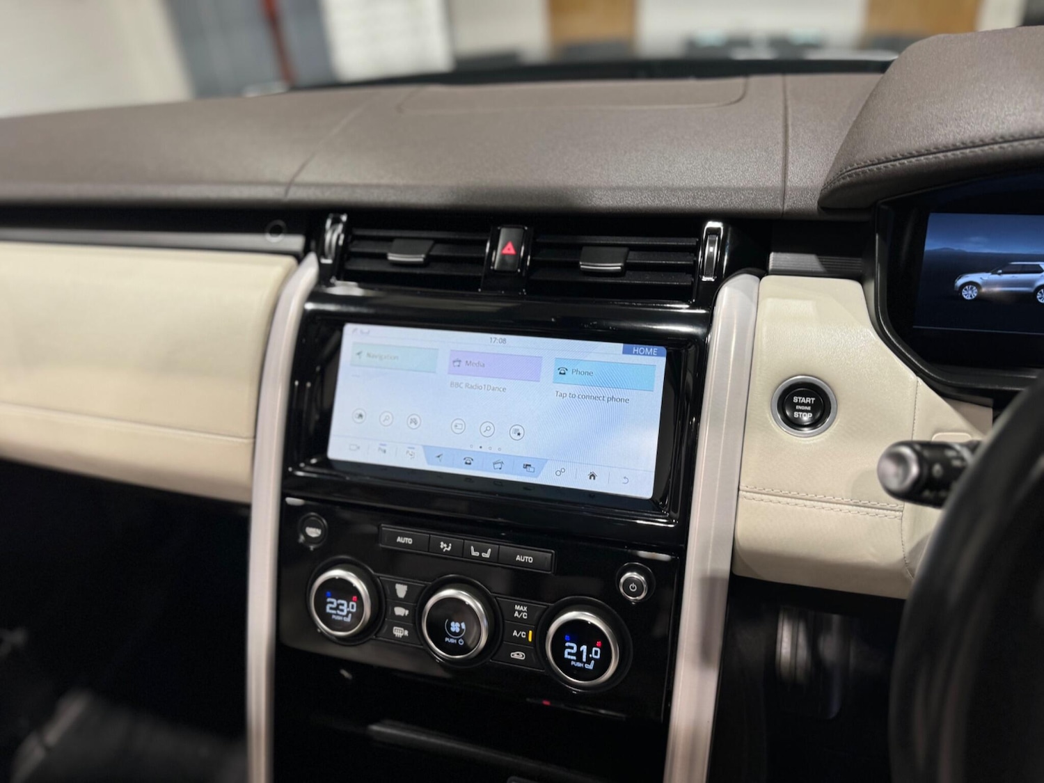 Used Land Rover Discovery 2019 for sale - 76099140: Photo 11