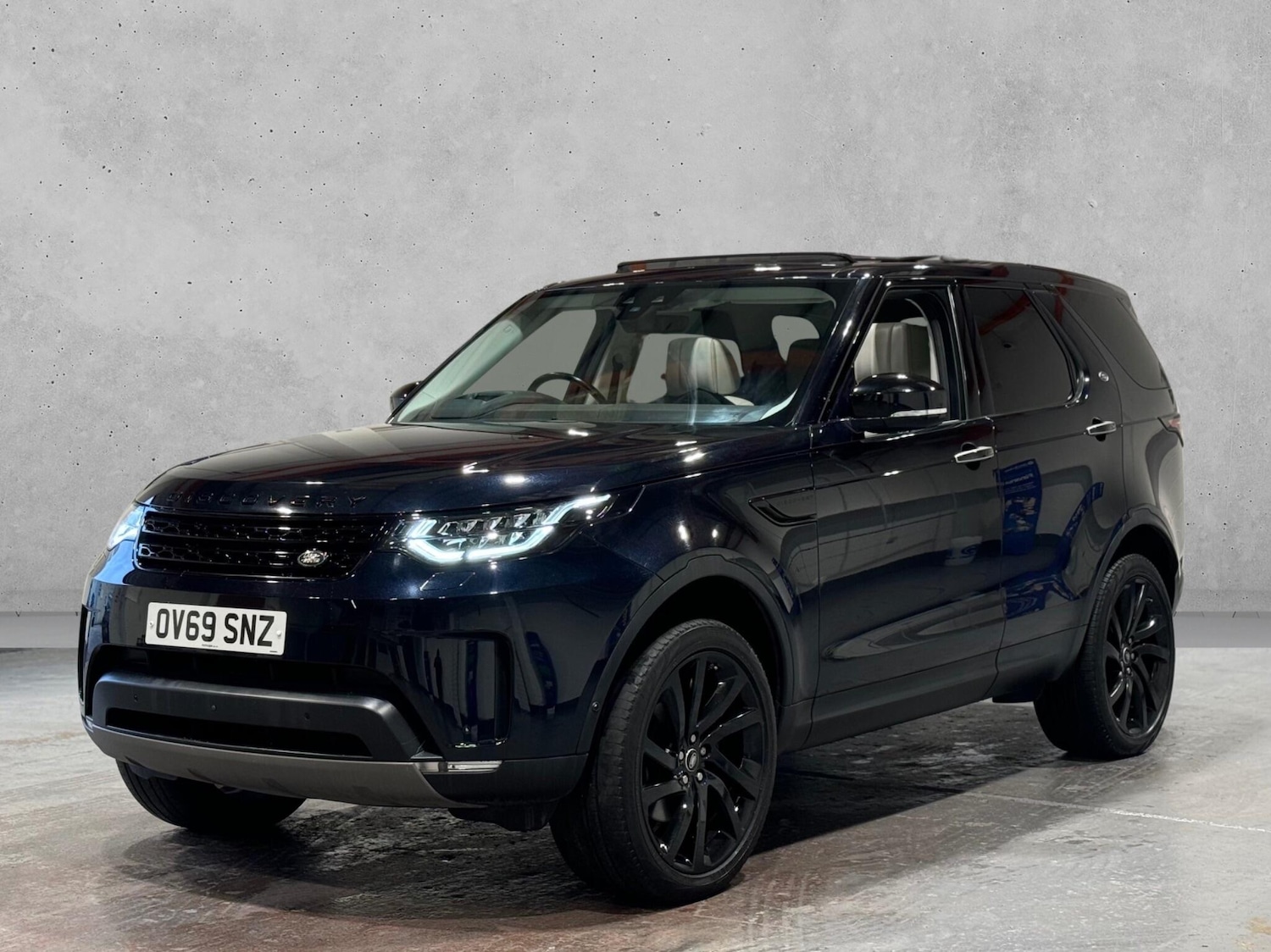 Used Land Rover Discovery 2019 for sale - 76099140: Photo 3