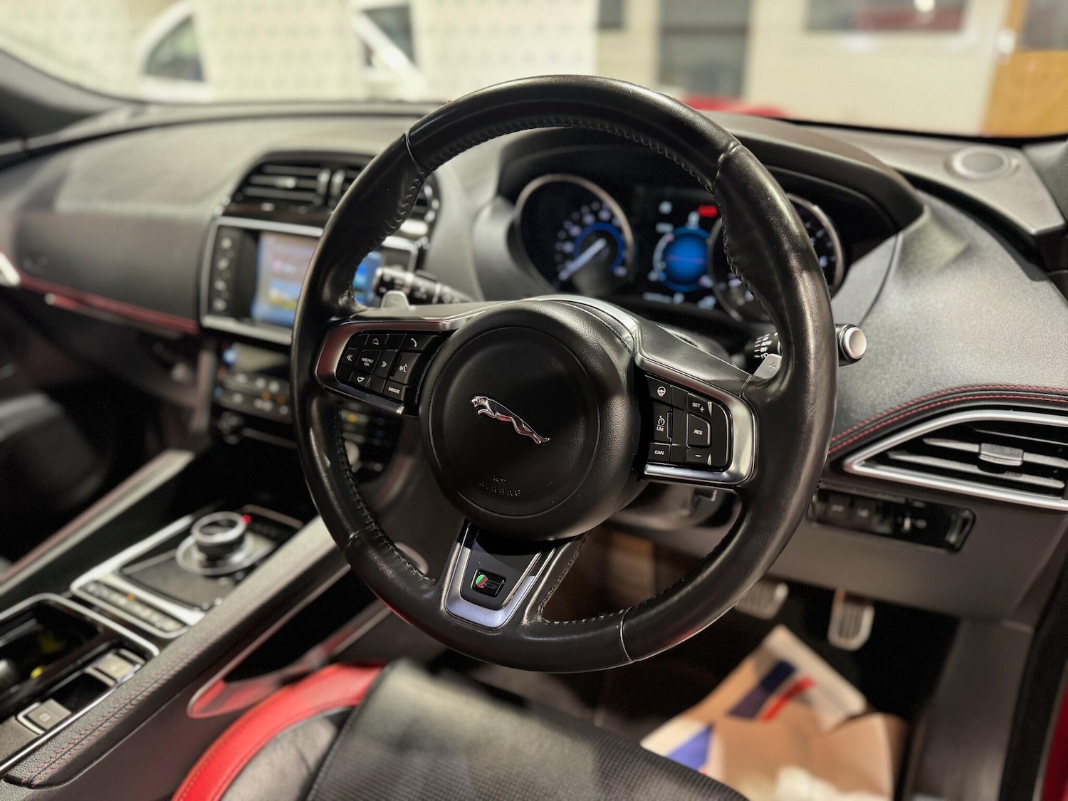 Used Jaguar F-Pace 2017 for sale - 76167353: Photo 12