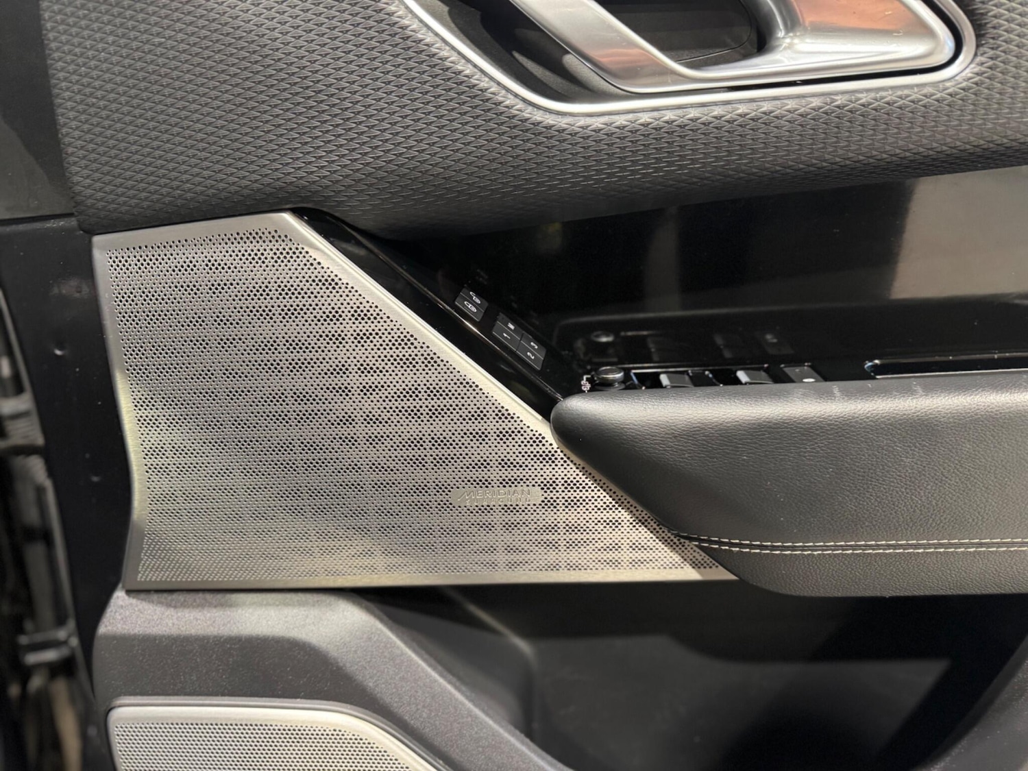 Used Land Rover Range Rover Velar 2018 for sale - 75965658: Photo 21