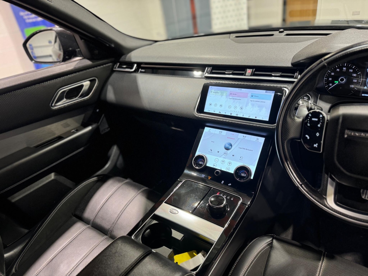 Used Land Rover Range Rover Velar 2018 for sale - 76099597: Photo 11