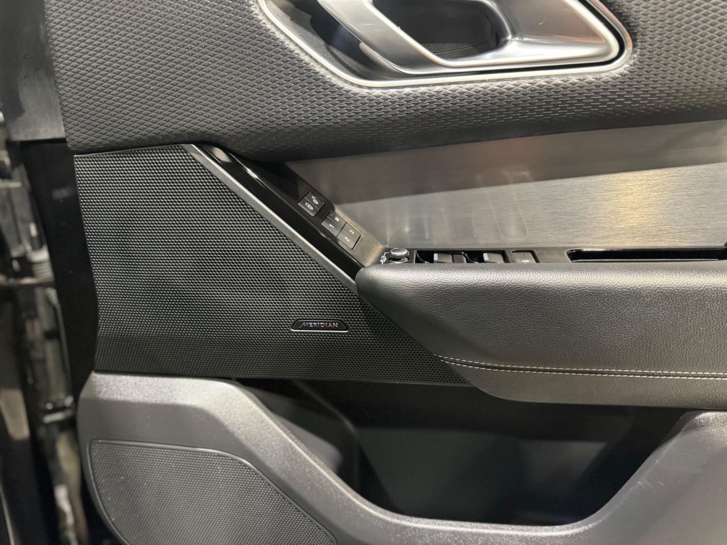 Used Land Rover Range Rover Velar 2018 for sale - 76099597: Photo 17