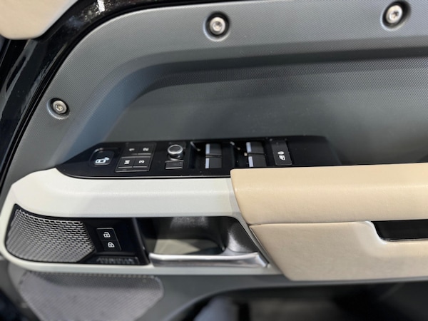 Used Land Rover Defender 110 2020 for sale - 75050536: Photo 27