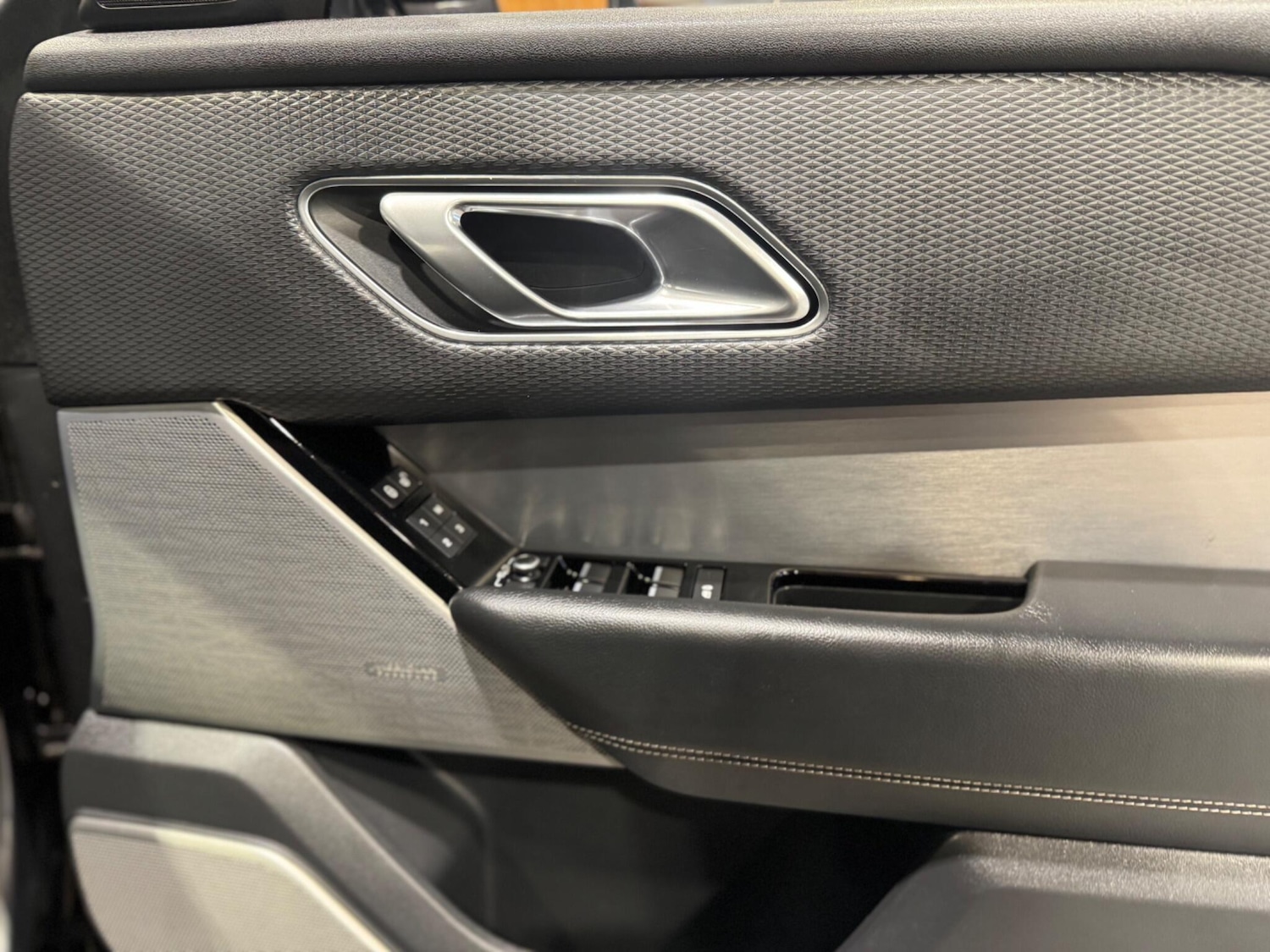 Used Land Rover Range Rover Velar 2018 for sale - 76549396: Photo 19