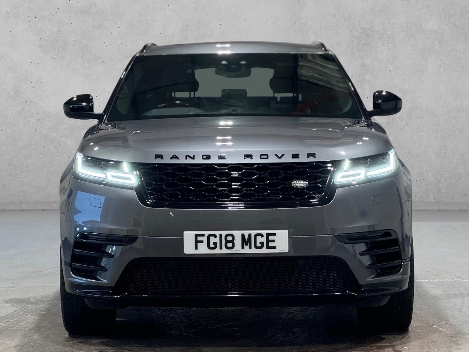 Used Land Rover Range Rover Velar 2018 for sale - 76549396: Photo 2