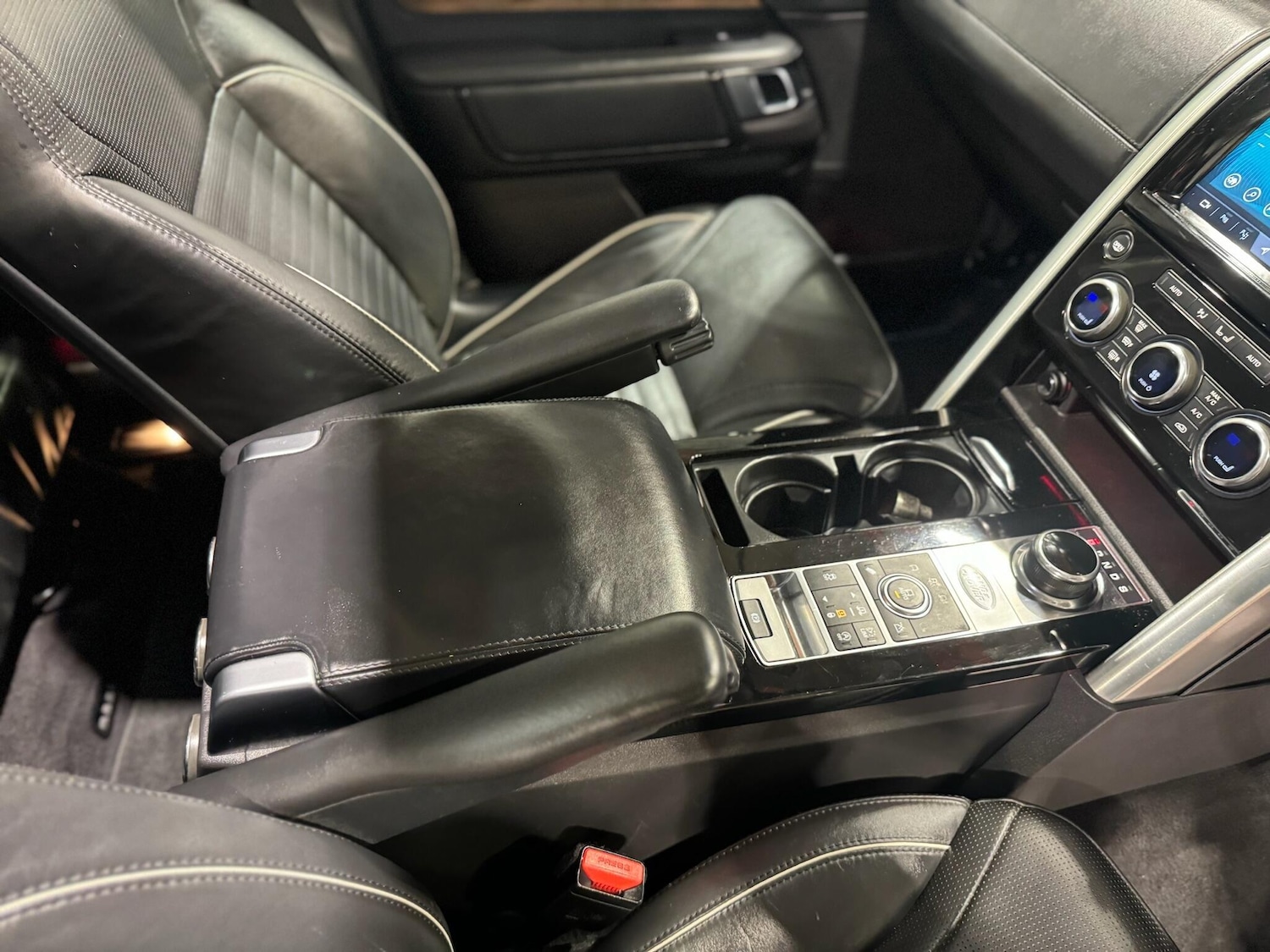 Used Land Rover Discovery 2017 for sale - 76167343: Photo 12