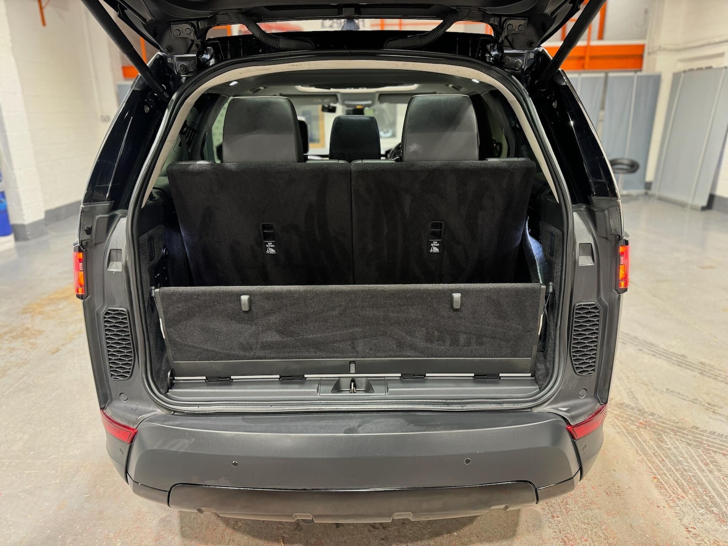 Used Land Rover Discovery 2017 for sale - 76167343: Photo 21